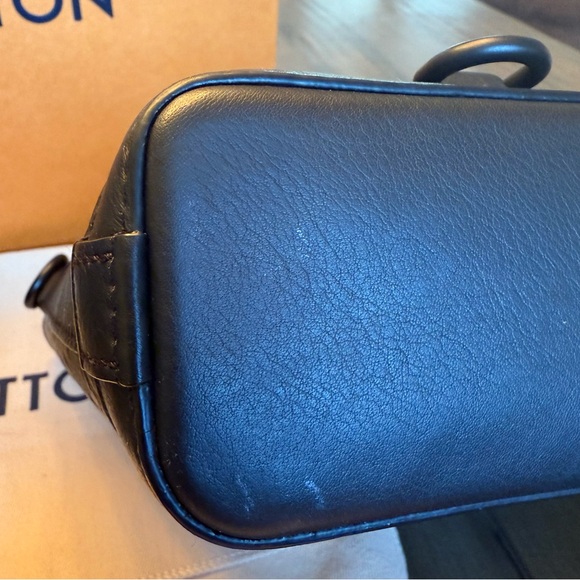 Authentic Louis Vuitton Noe Sling Bag Black - Picture 5 of 13